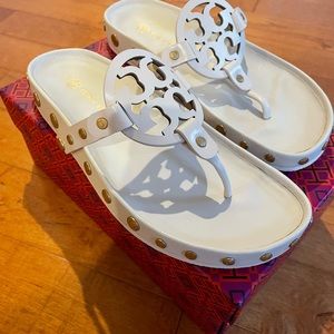 NIB TORY BURCH COIN CLOUD SANDALS IN NEW CREAM SZ 8